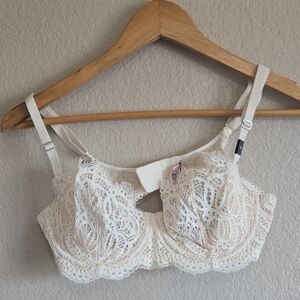Victoria's Secret Cream Lace Bra